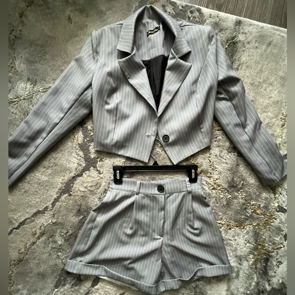 Beautiful two piece striped set cropped jacket and shorts. Size S